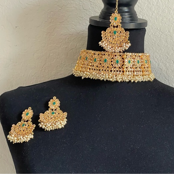 Gold Plated Kundan Choker Necklace Set with Earrings & Maang Tikka - Picture 1 of 6